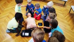 Ćwiczenia z pierwszej pomocy dla dzieci