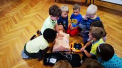 Ćwiczenia z pierwszej pomocy dla dzieci