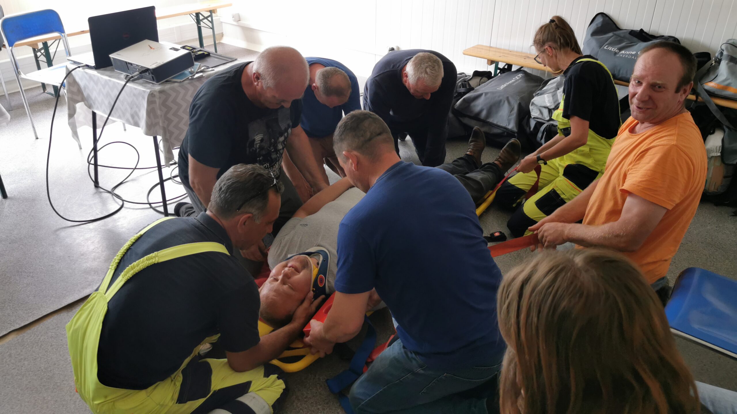 CPR Training USA oferuje kompleksowe, praktyczne kursy szkoleniowe z zakresu resuscytacji krążeniowo-oddechowej i pierwszej pomocy w wielu lokalizacjach w Stanach Zjednoczonych. Nasi instruktorzy są doświadczeni w najnowszych technikach i zapewnią Ci umiejętności szybkiego i skutecznego reagowania na sytuacje awaryjne.